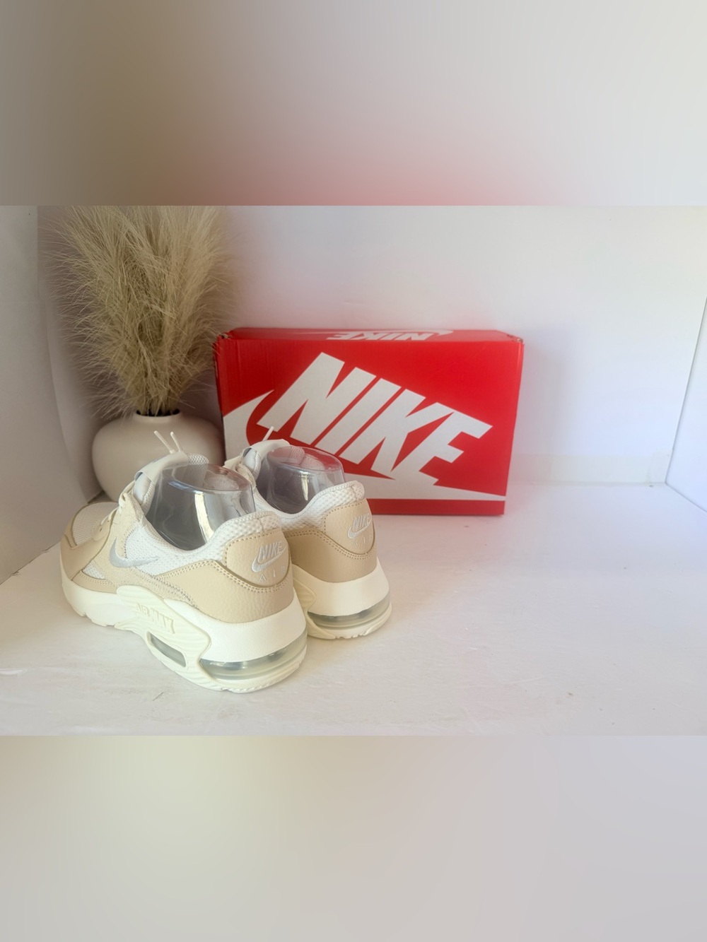 112. Nike Beige and White Air Max Excee Sneakers 8w - Picture 4 of 4